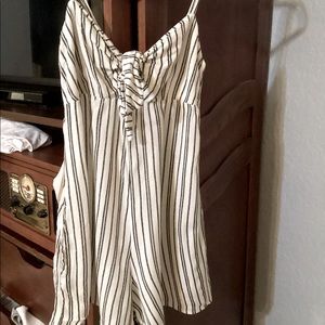 Billabong romper with pockets
